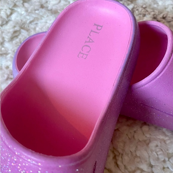 Like NEW! Youth Sparkly Slides - Picture 6 of 6